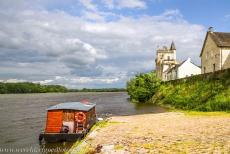 Loire Valley - The Loire Valley between Sully-sur-Loire and Chalonnes: A traditional river boat on the Loire next to the Château de Montsoreau. This... Loire Valley - The Loire Valley between Sully-sur-Loire and Chalonnes: A traditional river boat on the Loire next to the Château de Montsoreau. This...