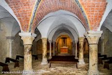 Basiliek en heuvel in Vézelay - De kerk en heuvel van Vézelay: De Karolingische crypte van de basiliek van Vézelay herbergt een relikwie van Maria...