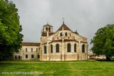 Basiliek en heuvel in Vézelay - Kerk en heuvel van Vézelay: De basiliek van Maria Magdalena ligt op een heuveltop, het hoogste punt van het kleine dorp...