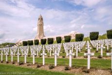 Begraafplaatsen en gedenksites van WOI - Begraafplaatsen&nbsp;en gedenksites&nbsp;van de Eerste Wereldoorlog (Westelijk Front): Het Ossuarium van Douaumont ligt slechts een paar kilometer...