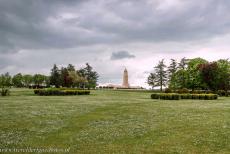 Begraafplaatsen en gedenksites van WOI - Begraafplaatsen en gedenksites&nbsp;van de Eerste Wereldoorlog (Westelijk Front): Het Ossuarium van Douaumont is gelegen&nbsp;op de voormalige...