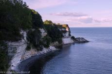 Stevns Klint - Zonsondergang bij Stevns Klint. Langs het kustgebied bij Stevns Klint loopt een wandelroute, de Stevns Klint Trampesti. De wandelroute loopt vanaf...
