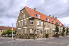 Christiansfeld, een Moravische nederzetting - Christiansfeld, een Moravische Broedergemeenschap: De herberg van de Moravische Broeders werd gebouwd in 1773 en diende als pension voor...
