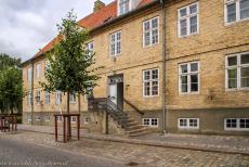 Christiansfeld, een Moravische nederzetting - Christiansfeld, een Moravische Broedergemeenschap: Het Enkehuset is het Weduwenhuis, het dateert uit 1780, het was de woning voor de...