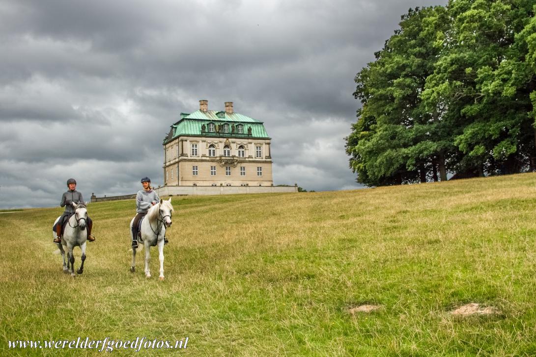 The par force hunting landscape in North Zealand - The par force hunting landscape in North Zealand: The Hermitage Hunting Lodge is situated in the middle of Jægersborg Dyrehave amidst a...
