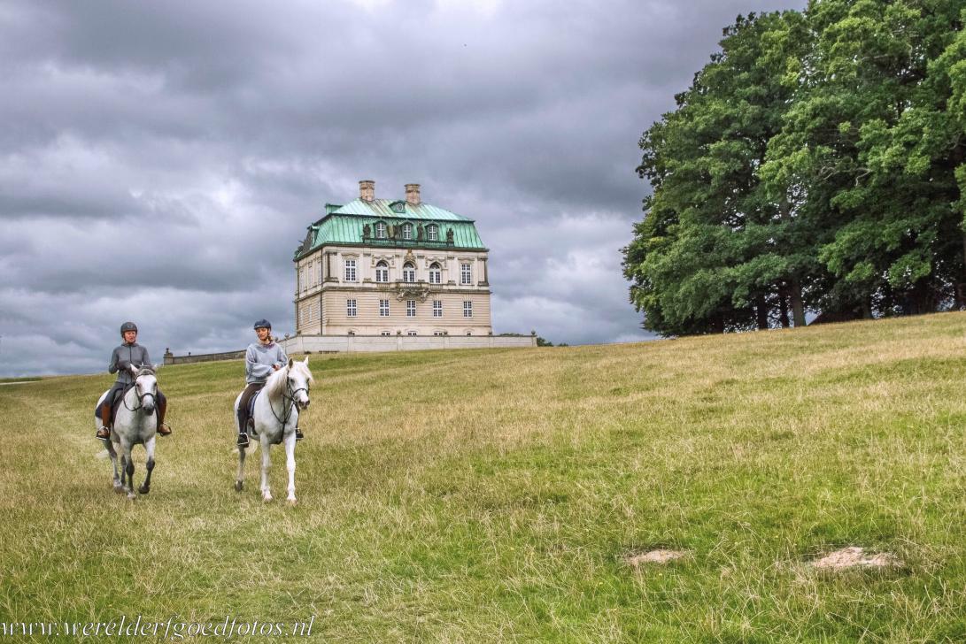 The par force hunting landscape in North Zealand - The par force hunting landscape in North Zealand: Two horse riders in front of the Hermitage Hunting Lodge in Jægersborg Dyrehave, a deer... The par force hunting landscape in North Zealand - The par force hunting landscape in North Zealand: Two horse riders in front of the Hermitage Hunting Lodge in Jægersborg Dyrehave, a deer...