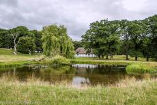The par force hunting landscape in North Zealand - The par force hunting landscape in North Zealand: The Magasindammen, the Magazine Pond, in front of an old thatched barn or stable,...