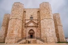 Castel del Monte - Castel del Monte ligt in de regio Apulië bij de plaats Corato in het diepe zuiden van Italië. Het kasteel ligt op een hoogte van...