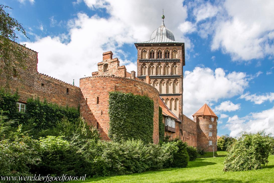 Hanzestad Lübeck - Hanzestad Lübeck: De Burgtor is een van de nog bestaande stadspoorten van Lübeck. De laat-gotische poort werd in 1444 gebouwd van... Hanzestad Lübeck - Hanzestad Lübeck: De Burgtor is een van de nog bestaande stadspoorten van Lübeck. De laat-gotische poort werd in 1444 gebouwd van...