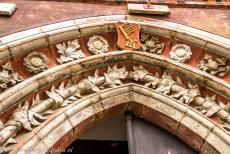 Town Hall and Roland on the Marketplace, Bremen - Town Hall and Roland on the Marketplace of Bremen:&nbsp;The sculptures above the entrance on the left fa&ccedil;ade of the Old Town Hall. The...