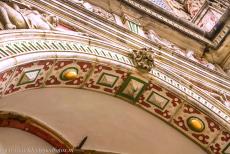 Town Hall and Roland on the Marketplace, Bremen - Town Hall and Roland on the Marketplace of Bremen: The wine cellar beneath&nbsp;the Town Hall is over&nbsp;600 years old. It houses the Rosefass,...