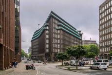 Speicherstadt en Kontorhausviertel in Hamburg - Speicherstadt en Kontorhaus-district met het Chilehaus in Hamburg: Het opvallende Chilehaus werd ontworpen door de architect Fritz H&ouml;ger. Hij...