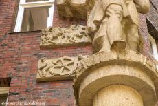 Speicherstadt en Kontorhausviertel in Hamburg - Speicherstadt en Kontorhaus-district met het Chilehaus in Hamburg: De Mohlenhof is een groot kantoorgebouw, het werd ontworpen door de Duitse...