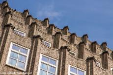 Speicherstadt en Kontorhausviertel in Hamburg - Speicherstadt en Kontorhaus-district met het Chilehaus in Hamburg: De Montanhof is een van de grote bakstenen kantoorgebouwen...