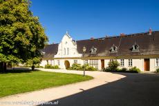 Muskauer Park / Park Muzakowski - Muskauer Park / Park Muzakowski: The well maintained grange buildings in the park. The park was bought by Prince Frederick of the Netherlands...