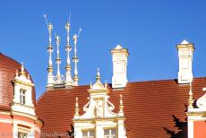 Muskauer Park / Park Mużakowski - Muskauer Park / Park Mużakowski: The decorated roofline of the New Castle (Neues Schloss Muskau). The castle was&nbsp;severely damaged during the...