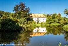 Muskauer Park / Park Muzakowski - Muskauer Park / Park Muzakowski: Het Altes Schloss in het Engelse landschapspark, dat prins Hermann von Pückler-Muskau rond zijn kasteel liet...