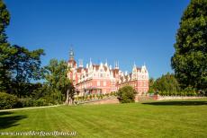 Muskauer Park / Park Muzakowski - Muskauer Park / Park Muzakowski: Het barokke Neue Schloss, het Nieuwe Kasteel, staat in het Duitse deel van het park, evenals het Alte Schloss,...