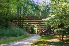 Muskauer Park / Park Muzakowski - Muskauer Park / Park Muzakowski: The Lord's Hill Viaduct crosses a small wooded valley on the Lord's Hill, the Herrenberg. The...