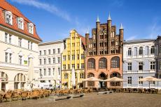 Historisch centrum van Stralsund - Historisch centrum van Stralsund: Het Wulflamhaus staat op de Oude Markt en valt op door de vier torentjes op de pronkgevel (Schaufassade). Het...