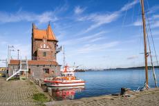 Historisch centrum van Stralsund - Historisch&nbsp;centrum van Stralsund: Het Lotsenhaus is het historische bakstenen gebouw van het loodswezen. Het torenachtige gebouw dateert uit...