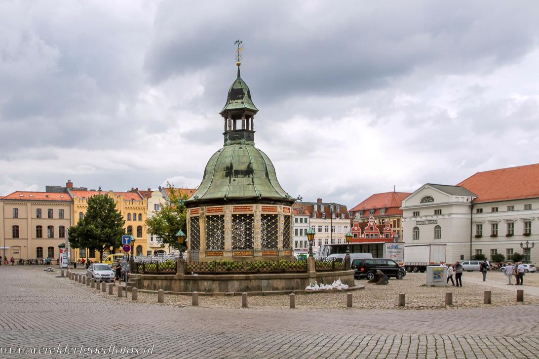 Historisch Centrum Wismar - Historisch stadscentrum van Wismar: De Wasserkunst is een fontein van decoratief metselwerk, zandsteen, smeedijzer en koper. Ze werd in 1602...