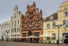 Historisch Centrum Wismar - Historisch centrum van Wismar: De Alter Schwede is een voormalig&nbsp;woonhuis aan&nbsp;de markt in Wismar. De&nbsp;Alter Schwede werd rond 1380...