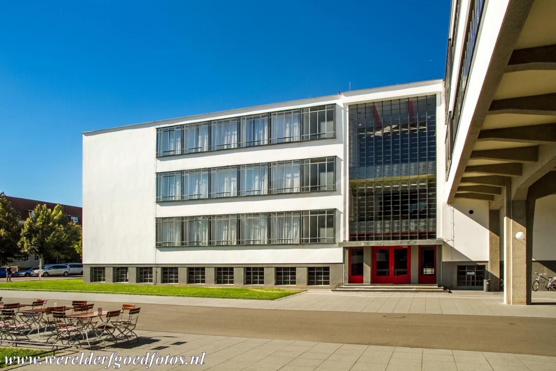 Het Bauhaus en zijn locaties in Dessau - Het schoolgebouw van het Bauhaus in de stad Dessau werd ontworpen door de Duitse architect en docent Walter Gropius. De Bauhaus School werd... Het Bauhaus en zijn locaties in Dessau - Het schoolgebouw van het Bauhaus in de stad Dessau werd ontworpen door de Duitse architect en docent Walter Gropius. De Bauhaus School werd...