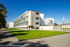 Het Bauhaus en zijn locaties in Dessau - Het Bauhaus in Dessau: Het schoolgebouw van het Bauhaus, ontworpen door Walter Gropius. Het gebouw werd een van de belangrijkste iconen van het...