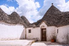 Trulli van Alberobello - Trulli van Alberobello: Tegenwoordig worden de trulli van Alberobello bewoond door beeldend kunstenaars of gebruikt als een tweede... Trulli van Alberobello - Trulli van Alberobello: Tegenwoordig worden de trulli van Alberobello bewoond door beeldend kunstenaars of gebruikt als een tweede...