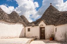 Trulli van Alberobello - Trulli van Alberobello: Tegenwoordig worden de trulli van Alberobello bewoond door beeldend kunstenaars of gebruikt als een tweede...