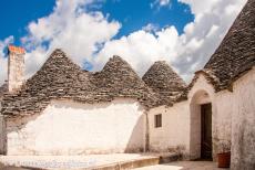 Trulli van Alberobello - De trulli van Alberobello: Er staan tegenwoordig ongeveer 1500 trulli in Alberobello. Al in 1909 werden enkele trulli in Alberobello uitgeroepen...