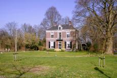 Koloniën van Weldadigheid - Koloniën van Weldadigheid: De Bosbouwschool werd in 1887 gesticht door Majoor van Swieten ter nagedachtenis aan zijn zoon Gerard...