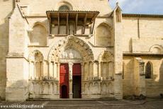 Jurisdictie van Saint-Émilion - Jurisdictie van Saint-Émilion: De façade en het hoofdportaal van de collegiale kerk van de stad Saint-Émilion. De bouw...