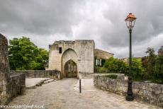 Jurisdictie van Saint-Émilion - Jurisdictie van Saint-Émilion: La Porte Brunet, de Brunet Poort, is de oostelijke poort van de stad Saint-Émilion. De Brunet...