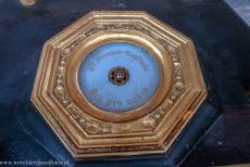 Kathedraal van Amiens - Kathedraal van Amiens: Een fragment van de schedel van Johannes de Doper, de Voorloper van Jezus Christus. De reliekschrijn, die het... Kathedraal van Amiens - Kathedraal van Amiens: Een fragment van de schedel van Johannes de Doper, de Voorloper van Jezus Christus. De reliekschrijn, die het...