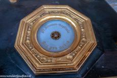 Amiens Cathedral - Amiens Cathedral: A fragment of the skull of John the Baptist, the forerunner of Jesus Christ, the reliquary that holds the Christian...