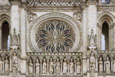 Kathedraal van Amiens - Kathedraal van Amiens: Het roosvenster in de west façade bevindt zich boven het centrale deel van de gebeeldhouwde Galerij der Koningen.... Kathedraal van Amiens - Kathedraal van Amiens: Het roosvenster in de west façade bevindt zich boven het centrale deel van de gebeeldhouwde Galerij der Koningen....