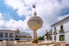 Historic Centre of &Eacute;vora - Historic Centre of &Eacute;vora: The fountain&nbsp;in the centre of the&nbsp;Largo das Portas de Moura Square. The 16th century Renaissance...