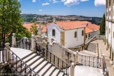 Universiteit van Coimbra - Alta en Sofia - Universiteit van Coimbra - Alta en Sofia: De Capela de Santo Ant&oacute;nio en de Escadas de Minerva naar de Pris&atilde;o Acad&eacute;mcia, de...