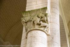 De Saint Hilaire in Melle - De kerk Saint Hilaire in Melle: De sculpturen op de kapitelen verbeelden scènes uit het dagelijks leven, zoals de jacht op...