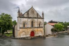 De Saint Hilaire in Melle - De kerk Saint Hilaire in Melle werd gewijd aan Hilarius van Poitiers, die werd geboren in 315 na Christus. Hij was een bisschop en een van de... De Saint Hilaire in Melle - De kerk Saint Hilaire in Melle werd gewijd aan Hilarius van Poitiers, die werd geboren in 315 na Christus. Hij was een bisschop en een van de...