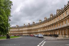 De stad Bath - De stad Bath: Het Circus is een historische straat met grote herenhuizen. Het Circus vormt een cirkel met drie ingangen. Het Circus werd... De stad Bath - De stad Bath: Het Circus is een historische straat met grote herenhuizen. Het Circus vormt een cirkel met drie ingangen. Het Circus werd...