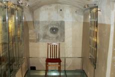 Historisch centrum van Vilnius - Vilnius: De executiekamer in de voormalige KGB gevangenis, de gevangenis is nu een museum en een monument ter nagedachtenis aan de...