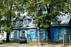 Historisch centrum van Vilnius - Vilnius: Een houten woonhuis in Žvėrynas, een stadswijk net buiten het historisch centrum van Vilnius. Žvėrynas is een van de oudste en...