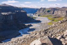 Nationaal Park Vatnajökull - De gletsjerrivier Jökulsá á Fjöllum stroomt door de indrukwekkende Jökulsárgljúfur canyon. De...