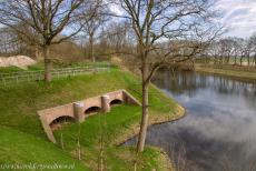 Nieuwe Hollandse Waterlinie - Nieuwe Hollandse Waterlinie - Nationaal Waterliniemuseum in Fort bij Vechten: Een dikke laag aarde werd gebruikt om het Fort bij Vechten te...