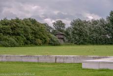 Neder-Germaanse Limes in Nederland - Grenzen van het Romeinse Rijk - de Neder-Germaanse Limes in Nederland: Visualisatie van Fort Fectio, op de achtergrond een reconstructie van...