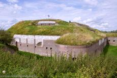 Nieuwe Hollandse Waterlinie - Fort Pannerden - Nieuwe Hollandse Waterlinie - Fort Pannerden: Na de Tweede Wereldoorlog raakte het fort in verval. Tijdens de Koude Oorlog werd het fort...