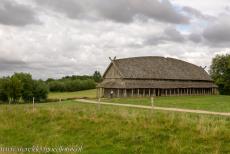 Ringforten uit de Vikingtijd - Deense Ringforten uit de Vikingtijd: Het gereconstrueerde langhuis van Fort Trelleborg werd gebouwd in 1942 als model van de langhuizen in...
